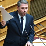 Ανδρουλάκης κατά Μητσοτάκη: «Μετατρέπει το κράτος σε λάφυρο» - Οι 5 θεσμικές τομές που προτείνει