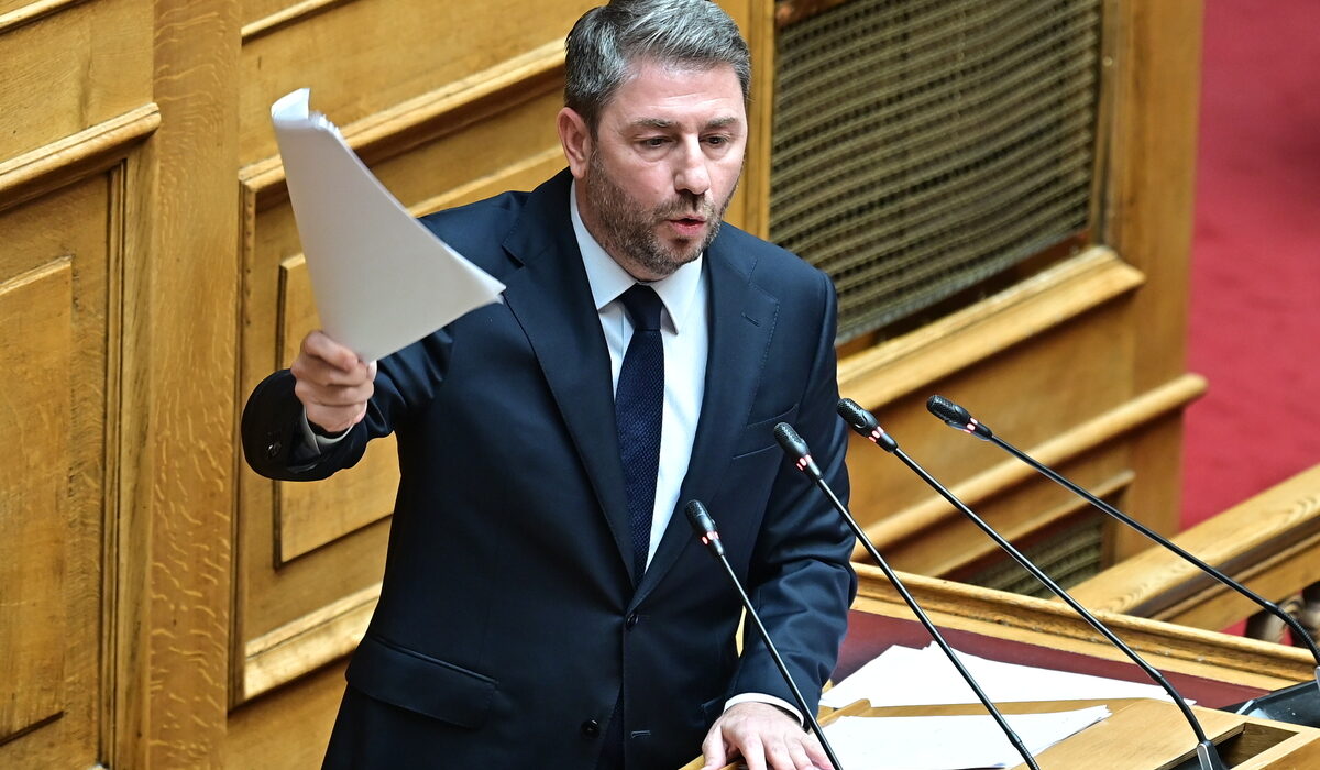 Ανδρουλάκης κατά Μητσοτάκη: «Μετατρέπει το κράτος σε λάφυρο» - Οι 5 θεσμικές τομές που προτείνει