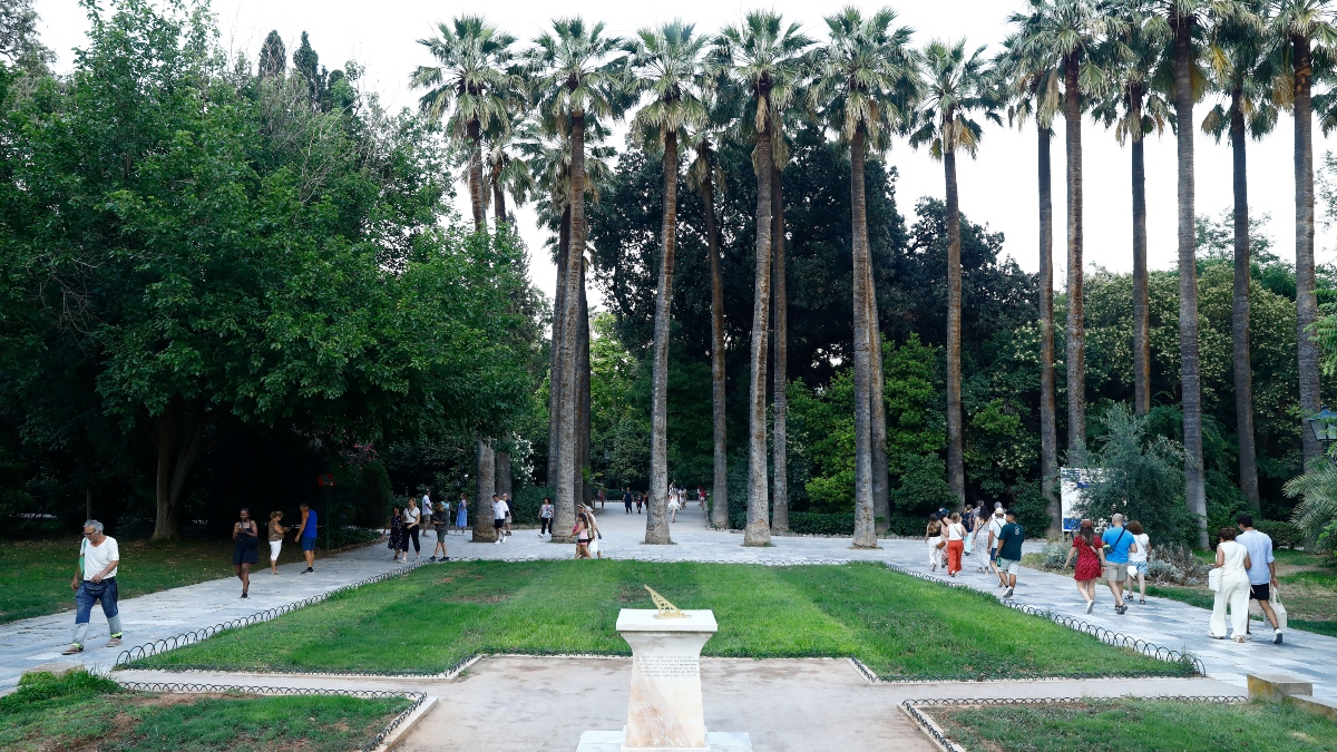 Οι άνεμοι έβαλαν «λουκέτο» στον Εθνικό Κήπο