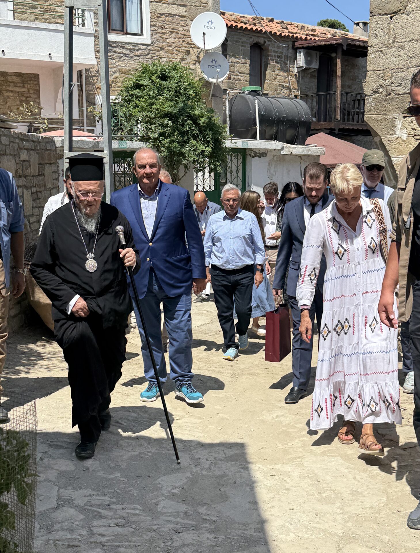 &Sigma;&tau;&eta;&nu; Ί&mu;&beta;&rho;&omicron; &omicron; &Kappa;&alpha;&rho;&alpha;&mu;&alpha;&nu;&lambda;ή&sigmaf; &ndash; &Epsilon;&pi;ί&sigma;&kappa;&epsilon;&psi;&eta; &sigma;&tau;&eta;&nu; &pi;&alpha;&tau;&rho;ί&delta;&alpha; &tau;&omicron;&upsilon; &Pi;&alpha;&tau;&rho;&iota;ά&rho;&chi;&eta; &Beta;&alpha;&rho;&theta;&omicron;&lambda;&omicron;&mu;&alpha;ί&omicron;&upsilon;
