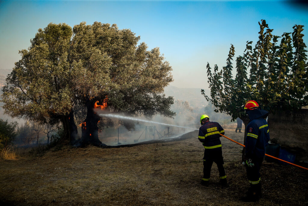 Φωτιά και στη Χίο – Εκκενώνονται χωριά