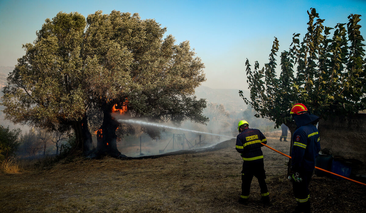 Φωτιά και στη Χίο – Εκκενώνονται χωριά