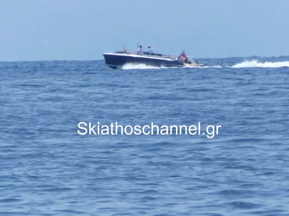 Δείπνο Μητσοτάκη και Μέρντοχ σε ψαροταβέρνα της Τήνου