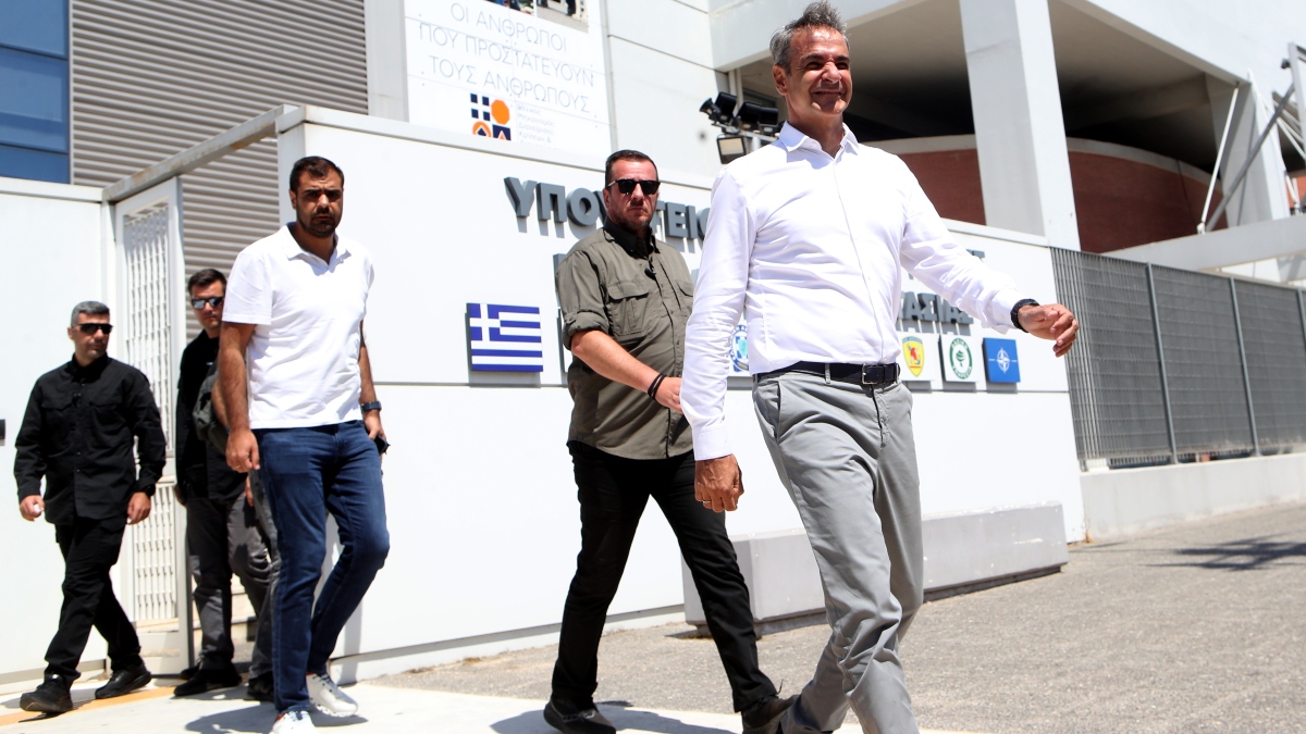 Στο Εθνικό Συντονιστικό Κέντρο για τη Διαχείριση Κρίσεων ο Μητσοτάκης