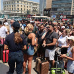 Ένταση στον Πειραιά: Επιβάτες ανέβηκαν στον καταπέλτη πλοίου όταν τους απαγορεύτηκε η επιβίβαση