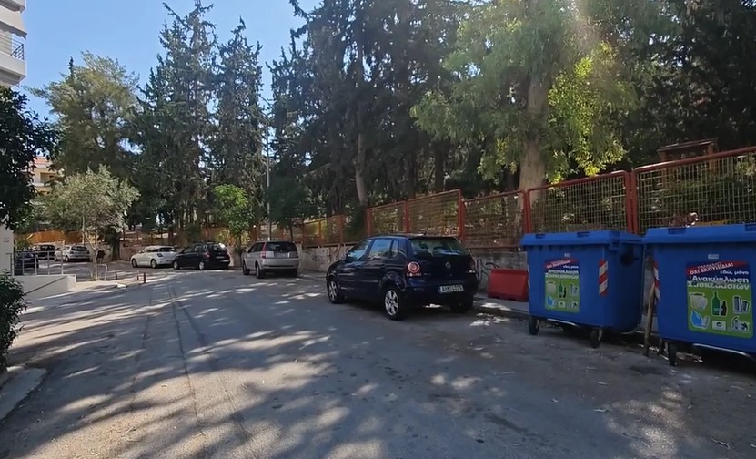 Καισαριανή: Βρήκαν ολόκληρο οπλοστάσιο σε κάδο σκουπιδιών – Πέταξαν από όπλα μέχρι χειροβομβίδες