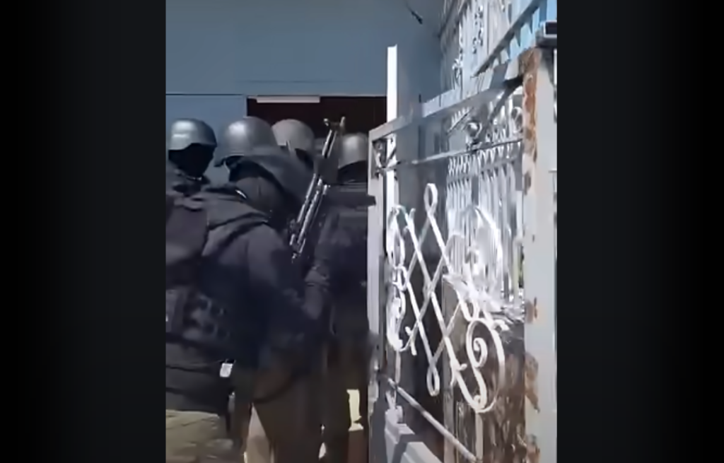 Μεγάλη επιχείρηση του ελληνικού FBI σε Μενίδι και Λιόσια – Συλλήψεις για ναρκωτικά και ρευματοκλοπές