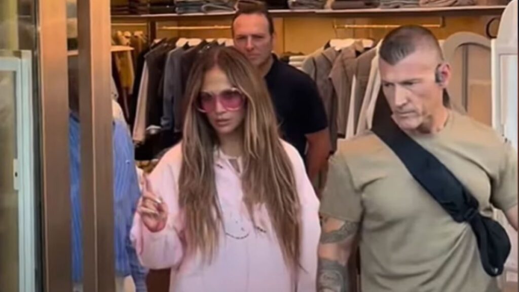 «Πόρτα» στη Τζένιφερ Λόπεζ από κατάστημα Chanel στην Κωνσταντινούπολη - Η αντίδρασή της