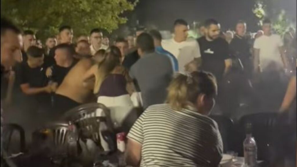 Άγριο ξύλο «μετά μουσικής» σε πανηγύρι – Φώναζε η Γωγώ Τσαμπά να σταματήσουν