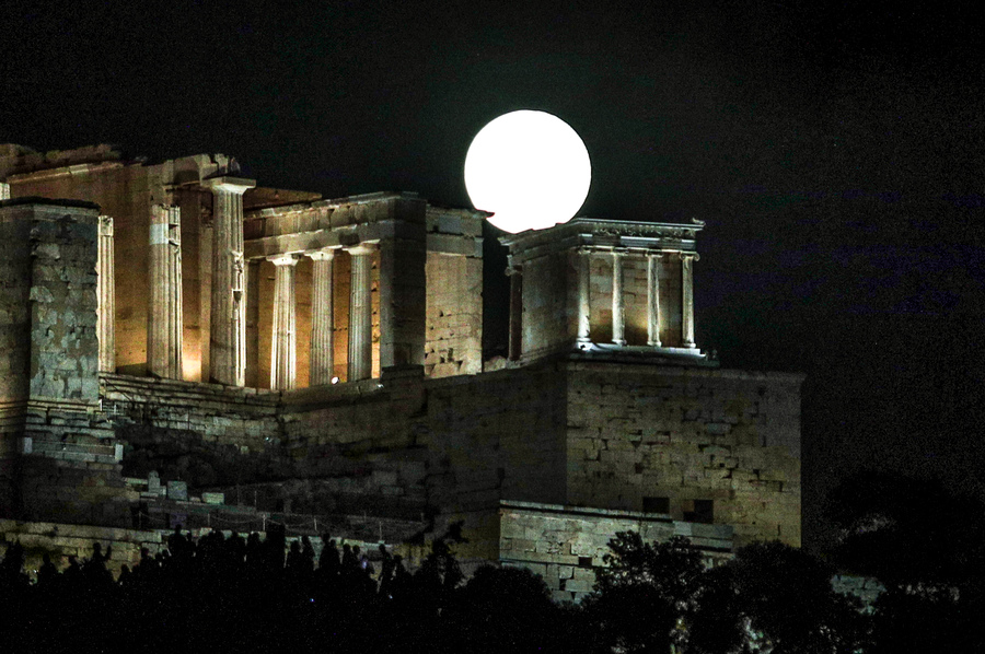 Πανσέληνος Αυγούστου: Εικόνες από Ακρόπολη, Σούνιο, Ναύπλιο