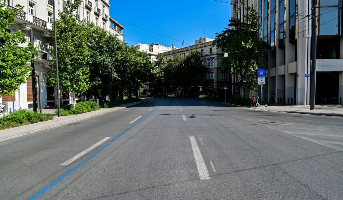 Η Αθήνα την πρώτη Κυριακή του Αυγούστου θυμίζει εποχή… Covid – Ερήμωσε η πρωτεύουσα, γεμάτες οι παραλίες