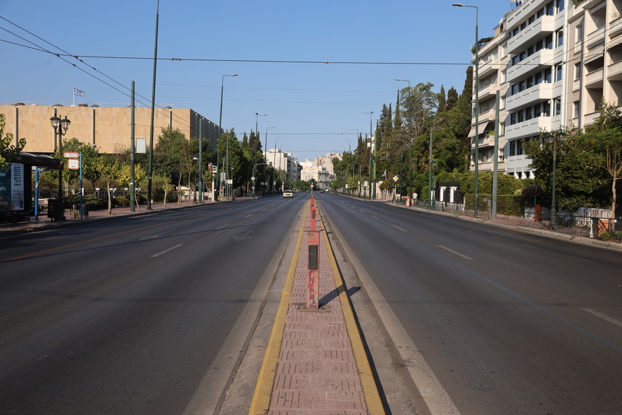 Η άδεια Αθήνα τον Δεκαπενταύγουστο – Η πρωτεύουσα που μετατρέπεται σε έρημη πόλη (εικόνες)