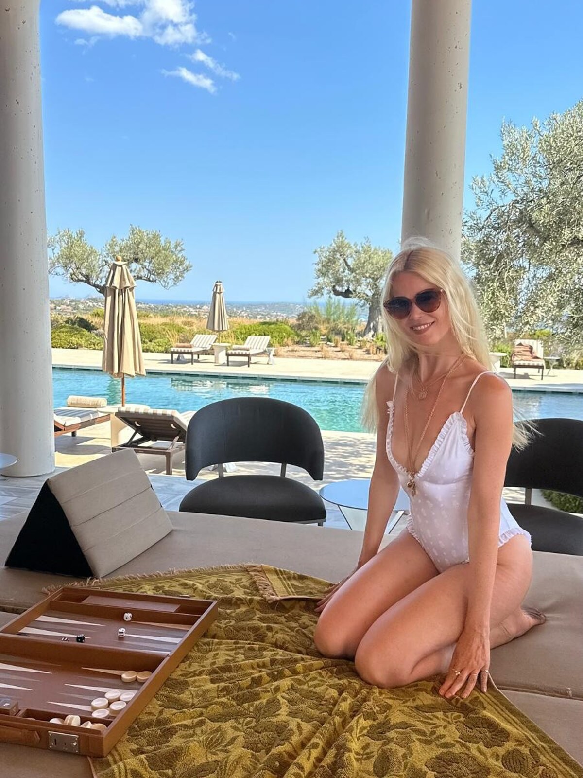 Γενέθλια στην Ελλάδα για την Κλόντια Σίφερ 2 Γενέθλια στην Ελλάδα για την Κλόντια Σίφερ