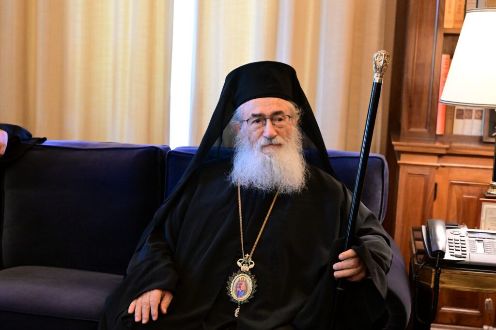 Μονή Σινά: Με αγωγές απειλεί ο Δαμιανός στα «κουτσομπολιά» των μοναχών για τη ζωή του