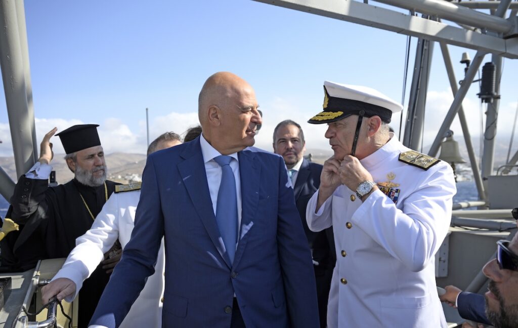 Στην Τήνο ο Δένδιας για τον εορτασμό της Κοιμήσεως της Θεοτόκου και την επέτειο τορπιλισμού του καταδρομικού «Έλλη»