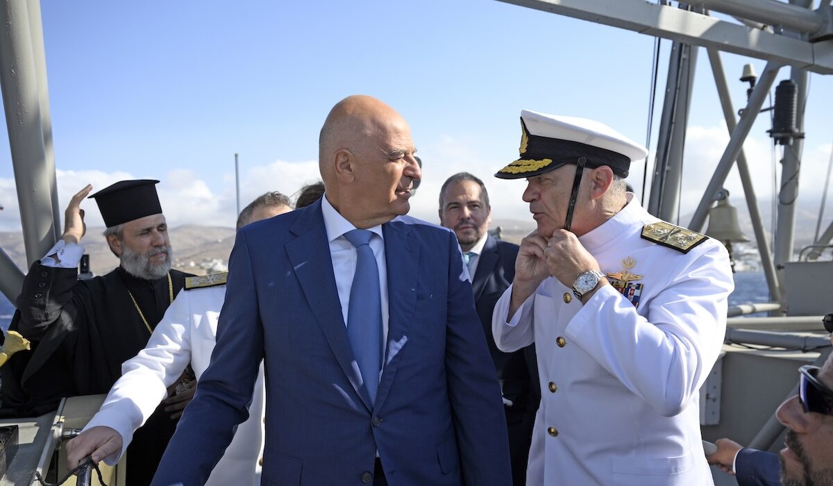 Στην Τήνο ο Δένδιας για τον εορτασμό της Κοιμήσεως της Θεοτόκου και την επέτειο τορπιλισμού του καταδρομικού «Έλλη»