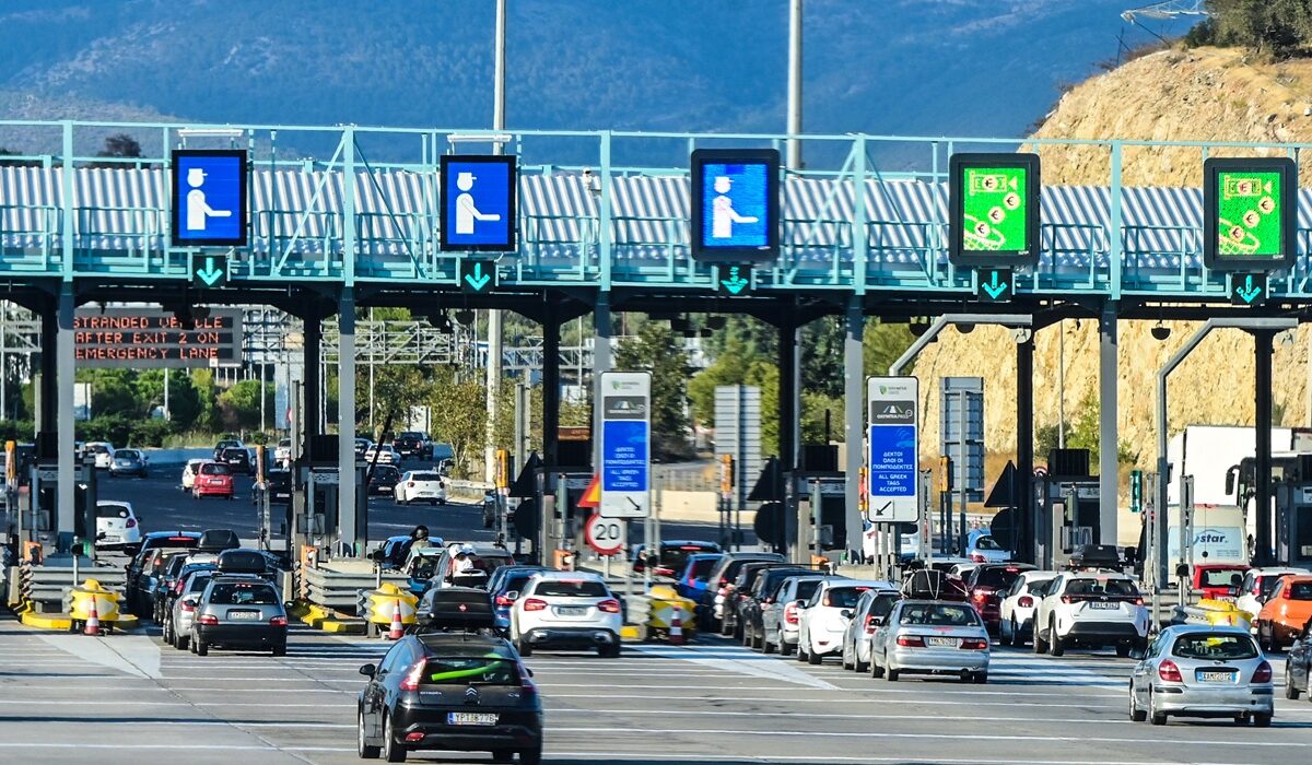 Σε εξέλιξη η μεγάλη επιστροφή των αδειούχων του Αυγούστου – Αυξημένη η κίνηση στις Εθνικές Οδούς