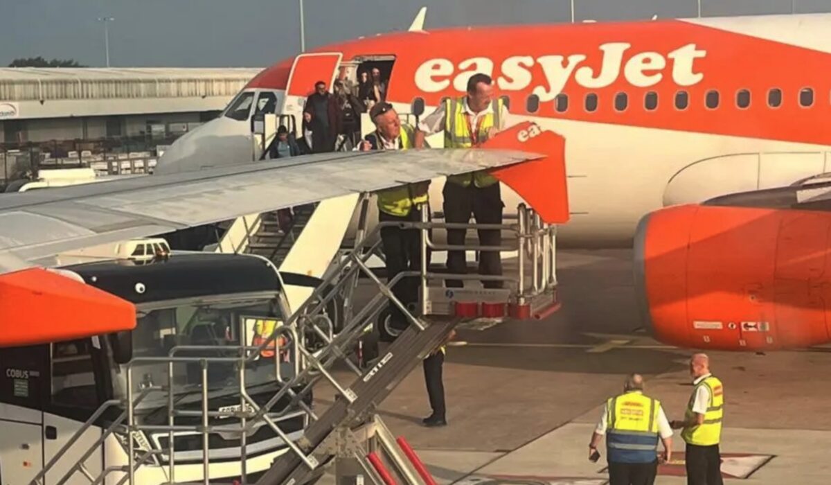 Μάντσεστερ: Φτερό με φτερό βρέθηκαν δύο αεροπλάνα της EasyJet- «Χαμός» στο αεροδρόμιο (βίντεο)