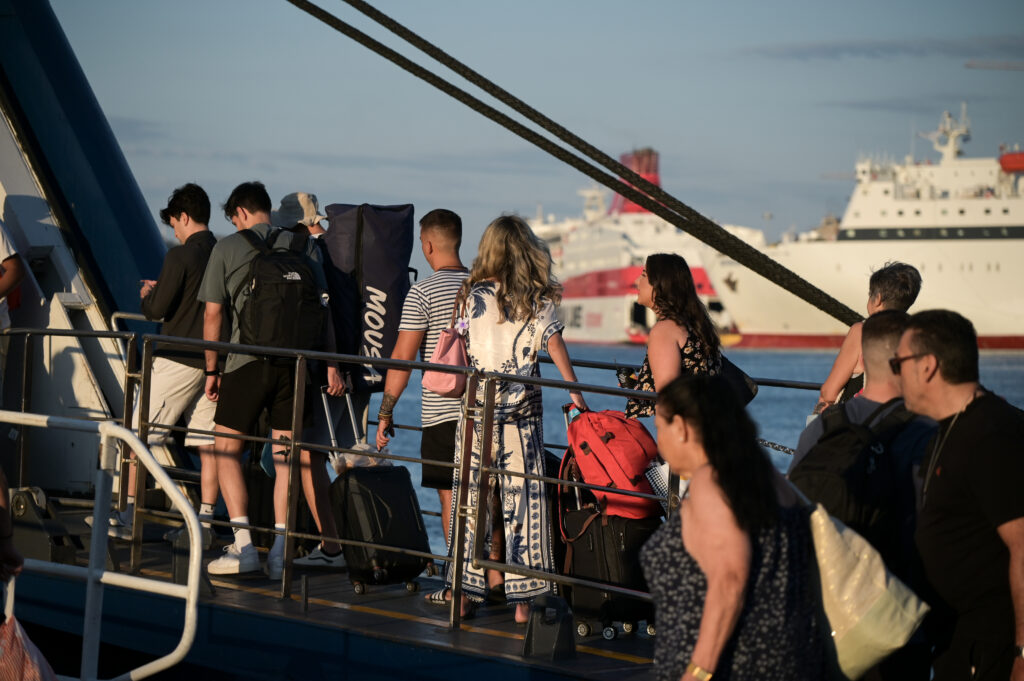 Συνεχίζεται η έξοδος του Αυγούστου – Με 100% πληρότητα αναχωρούν τα πλοία