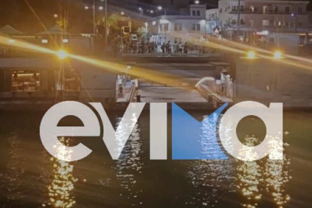 Χωρισμένη στα δύο η Χαλκίδα: «Κόλλησε» η παλιά γέφυρα του Ευρίπου και δεν κατεβαίνει (βίντεο)