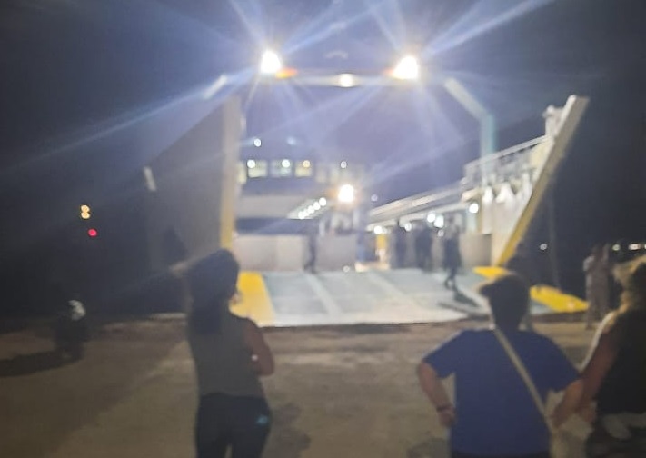 Νέα Στύρα: Ολοκληρώθηκε η ρυμούλκηση του φέρι μποτ – Ομαδικές αγωγές από επιβάτες, τι απαντά η εταιρεία (Bίντεο)