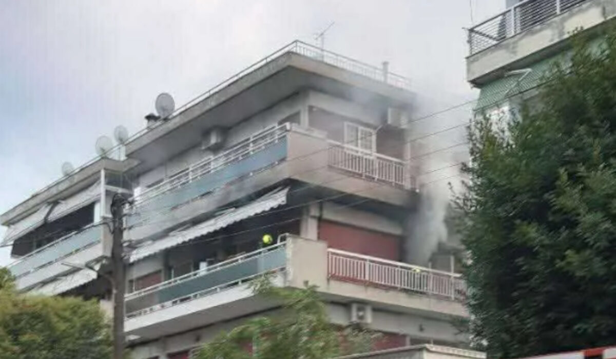 Θεσσαλονίκη: Συναγερμός για φωτιά σε διαμέρισμα στην Καλαμαριά – Δύο τραυματίες (Βίντεο)