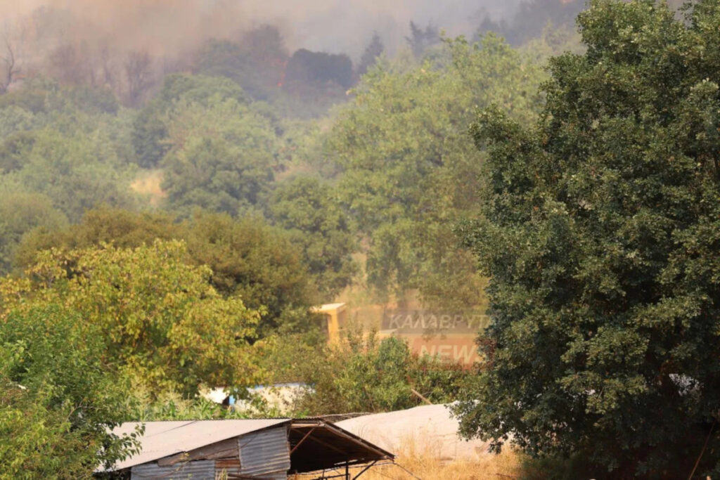 Φωτιά στο Λιβάρτζι Καλαβρύτων – Καταγγελίες για εμπρησμό από τους κατοίκους