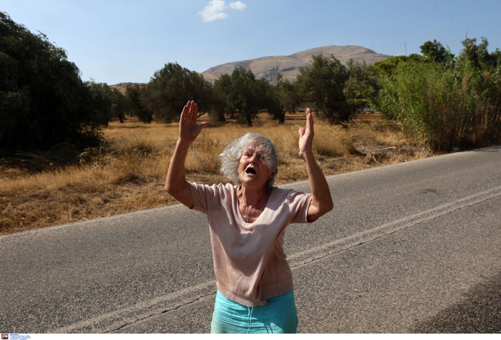 «Πάει το δασάκι μου» – Συγκλονίζει γυναίκα στη θέα της καταστροφής στην Κερατέα (Βίντεο)