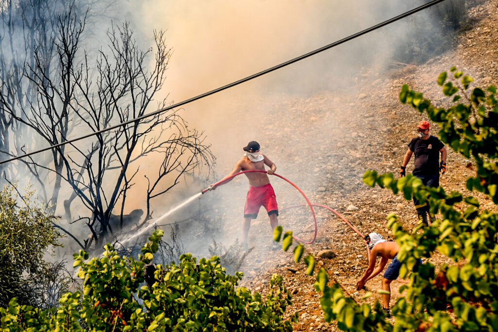 Φωτιά στην Πάτρα: Τρεις φορές πάνω από το όριο οι καρκινογόνες ουσίες στα σωματίδια καπνού