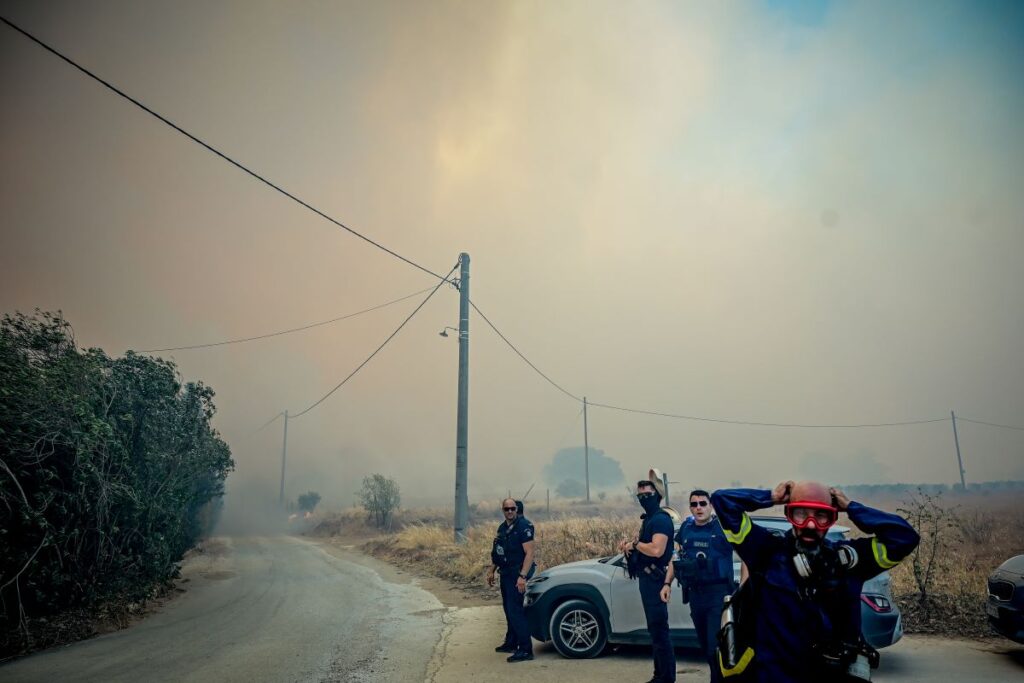 φωτια κερατέα