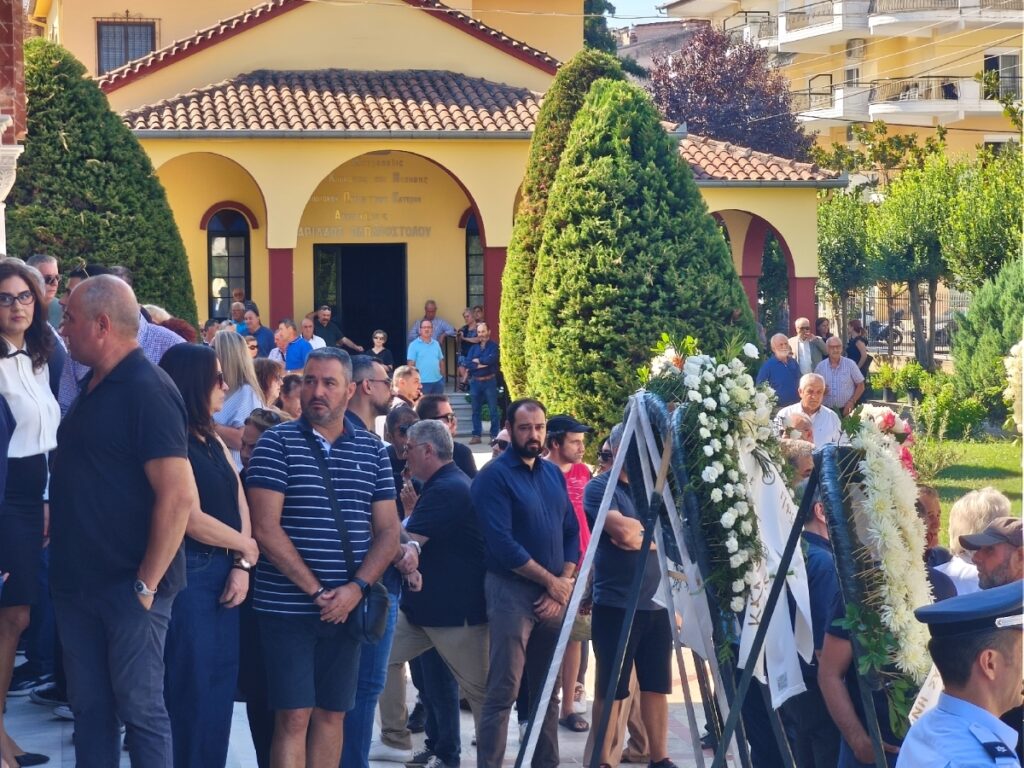 Το τελευταίο αντίο στον Αντώνη Βεσυρόπουλο στην Ημαθία (Εικόνες, Βίντεο)