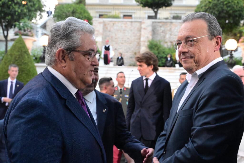 Ο γ.γ. του ΚΚΕ Δημήτρης Κουτσούμπας και ο πρόεδρος του ΣΥΡΙΖΑ Σωκράτης Φάμελλος