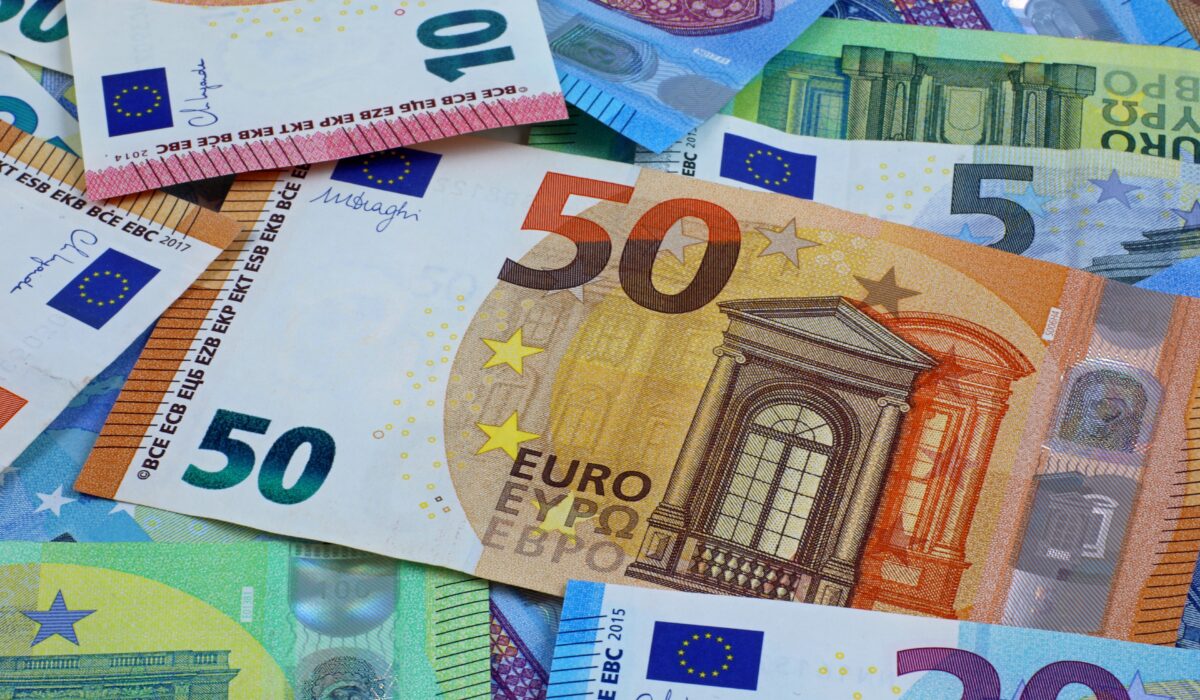 Δυο mega επιχειρηματικά deals σε πλήρη εξέλιξη