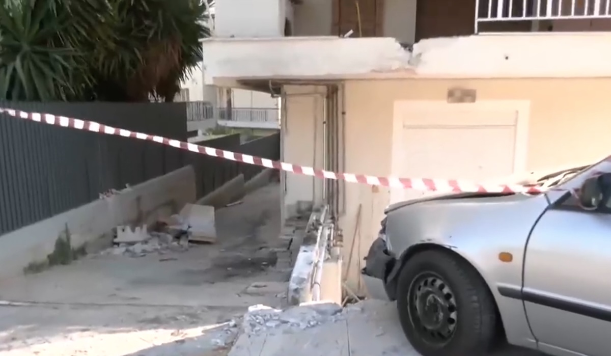 Λεωφορείο έπεσε σε πολυκατοικία στου Παπάγου – «Νομίζαμε ότι γίνεται σεισμός»