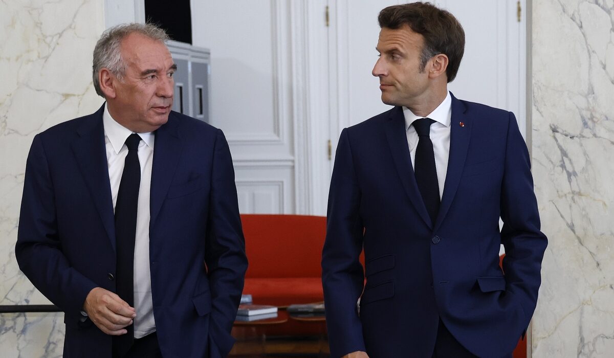 Εκρηκτικό «κοκτέιλ» στη Γαλλία: Εκτοξεύθηκε το κόστος δανεισμού, φήμες για παρέμβαση του ΔΝΤ