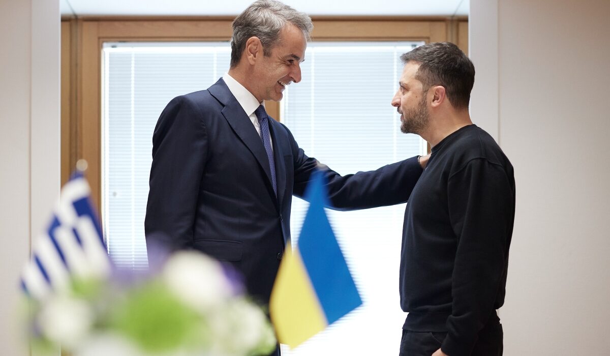 Τώρα που «η σωστή πλευρά της ιστορίας» αλλάζει ρότα η Ελλάδα βγαίνει παντού χαμένη
