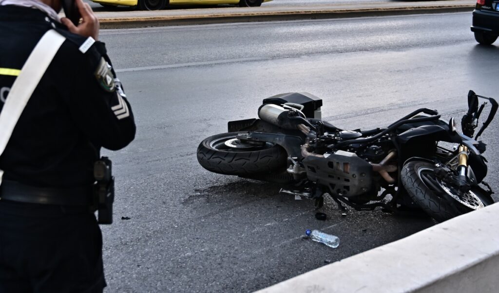 Δεύτερο θανατηφόρο τροχαίο – Μηχανή προσέκρουσε σε κολώνα στην Πέτρου Ράλλη