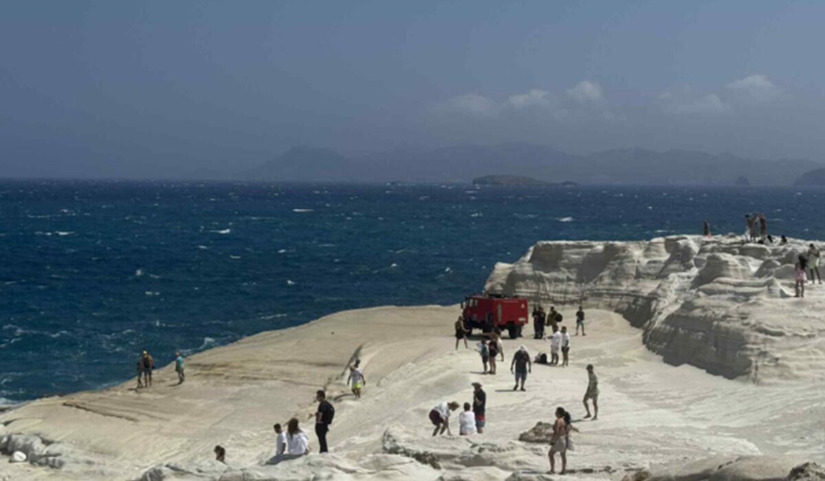 Τραγωδία στο Σαρακήνικο της Μήλου: Πνίγηκαν δύο τουρίστες – Θυελλώδεις άνεμοι στην παραλία