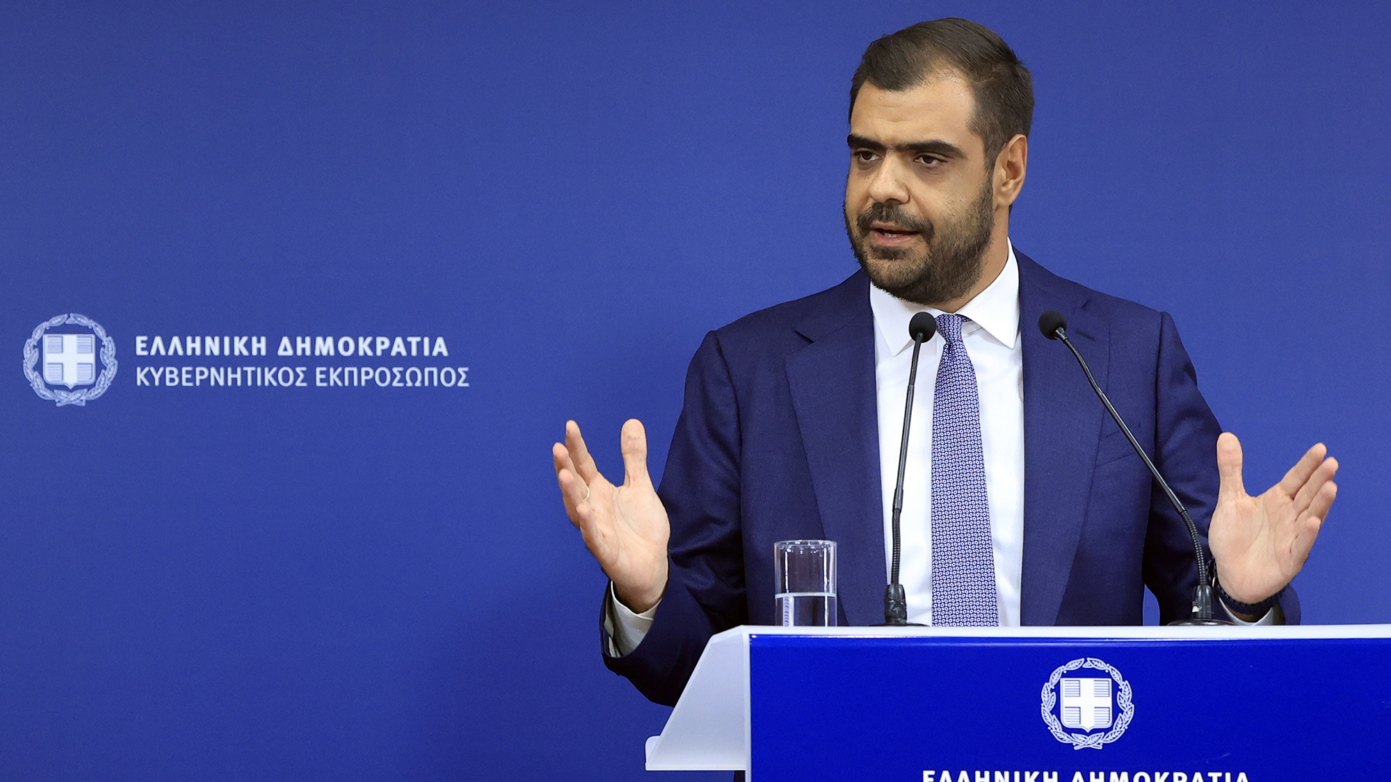 Μια βαθύτατα πολιτική και ουσιαστική συζήτηση για την οικονομία.