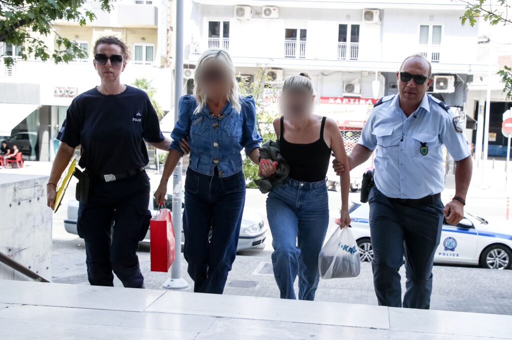 Ποινική δίωξη στην οδηγό της Porsche, την Τρίτη η απολογία της – Λέει ότι πήρε ηρεμιστικό μετά το τροχαίο