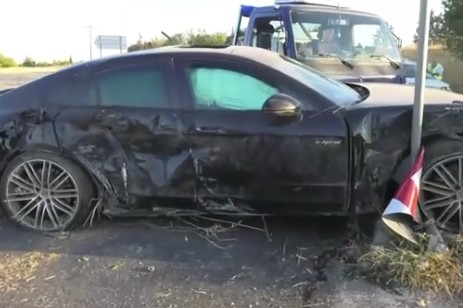 Λύθηκε το μυστήριο με την Porsche: Η 45χρονη ιδιοκτήτρια οδηγούσε το ΙΧ πριν το σκάσει από την ηλιοροφή