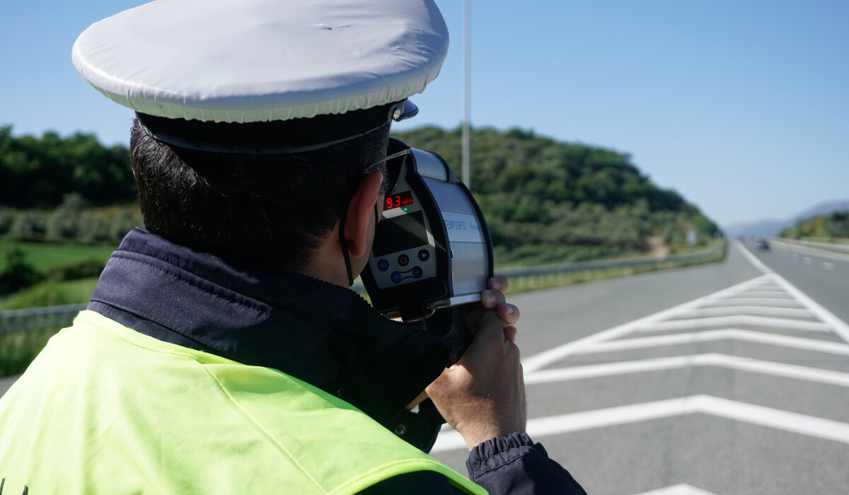 Έσπασε τα κοντέρ 18χρονος στην Περιφερειακή Υμηττού – Συνελήφθη να τρέχει με 188 χλμ/ώρα
