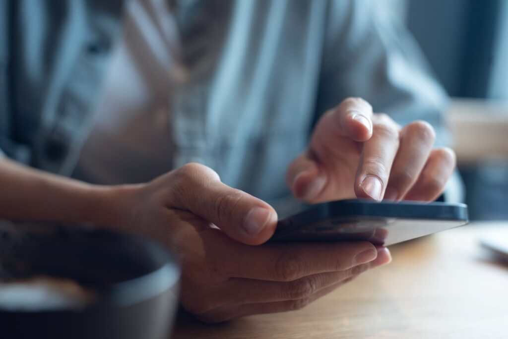 Με SMS η έκπτωση για τους νεοδιόριστους εκπαιδευτικούς στα αεροπορικά εισιτήρια – Πώς θα λειτουργεί
