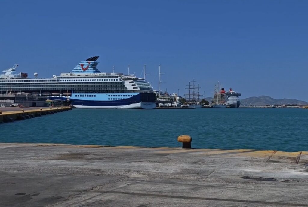 Θρίλερ στο λιμάνι του Πειραιά: Άνδρας ανασύρθηκε νεκρός – Βίντεο από το σημείο