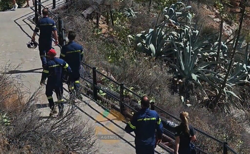 Λυκαβηττός: Τουρίστας έπεσε στο κενό από τον Άη Γιώργη (βίντεο)