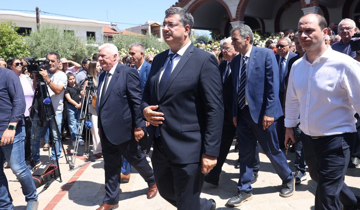 Απόστολος Τζιτζικώστας