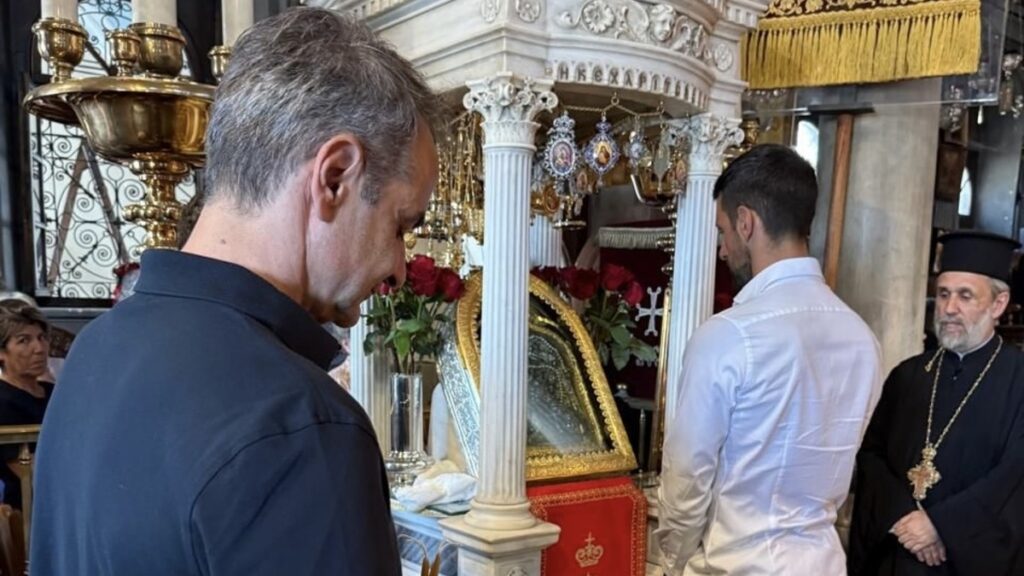 Μητσοτάκης – Τζόκοβιτς προσκύνησαν στη Μεγαλόχαρη της Τήνου (Εικόνες)