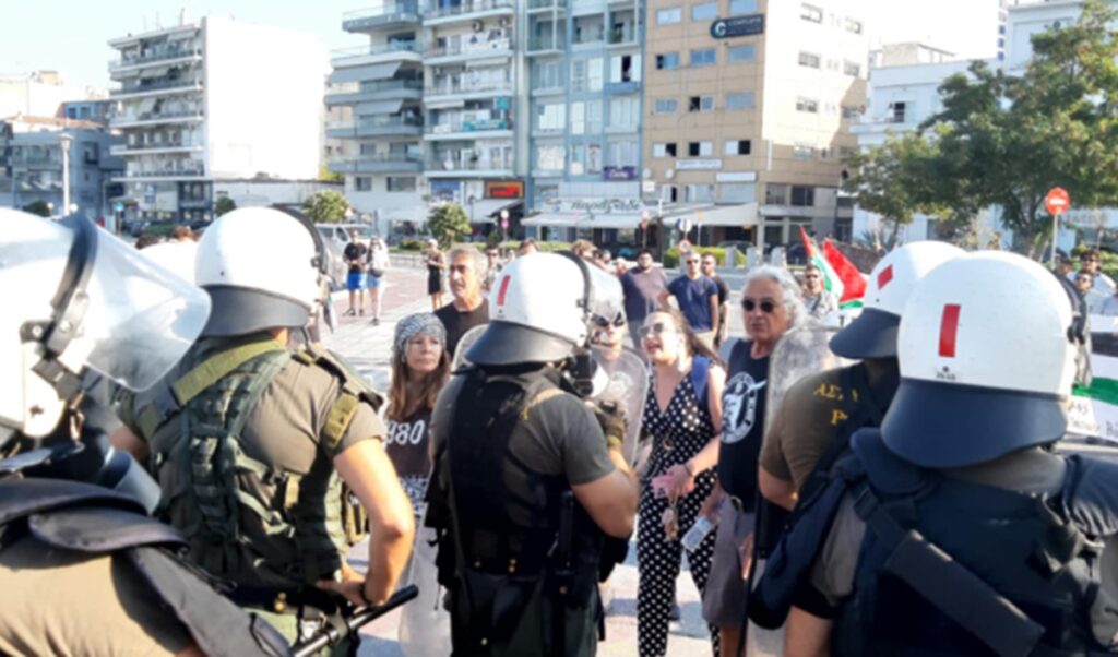 Επεισόδια και χημικά στην πορεία κατά του Ισραήλ και του Crown Iris στον Βόλο (βίντεο)