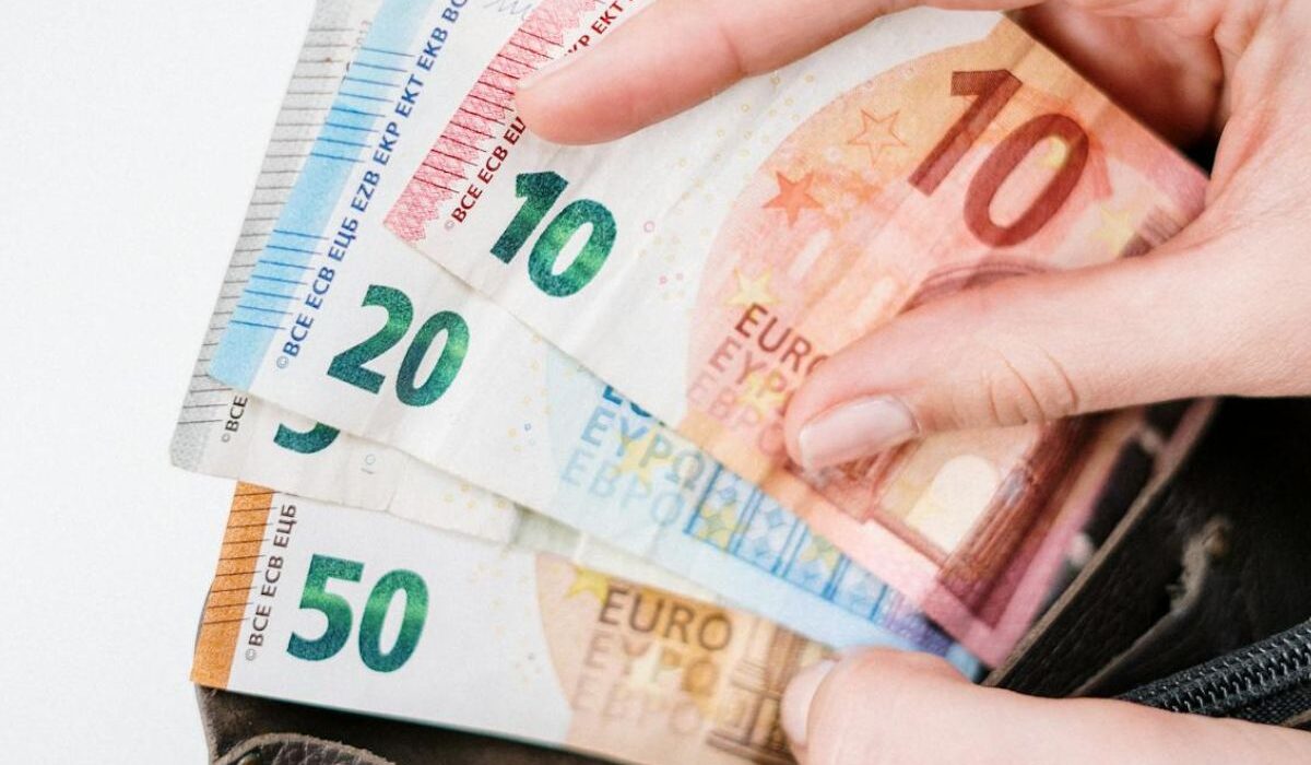 Αλλάζουν τα ευρώ: Το νέο 20ευρω έχει φέρει πολλά νεύρα