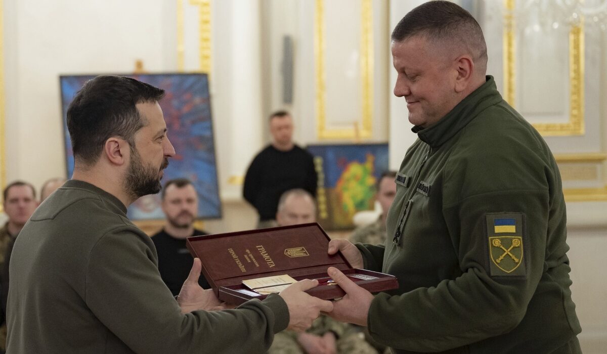 Οι ΗΠΑ απογοητεύθηκαν από τον Ζελένσκι – Προσεγγίζουν τώρα τον Ζαλούζνι για την Ουκρανία